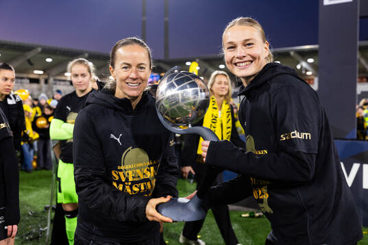 Häckens Aivi Luik och Stina Sandbäck med Kronprinsessan