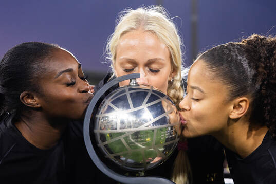 Häckens Monica Jusu Bah, Lisa Löwing och Felicia