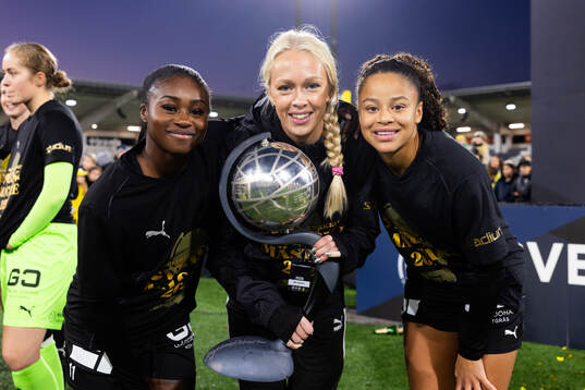 Häckens Monica Jusu Bah, Lisa Löwing och Felicia