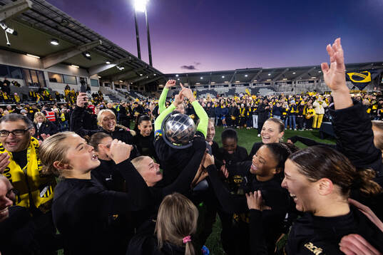 Häcken jublar med Kronprinsessan Victorias pokal
