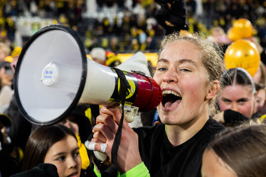Häcken målvakt Fanney Birkisdottir jublar