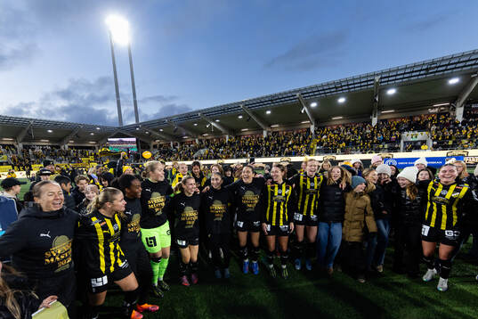 Häckens spelare jublar
