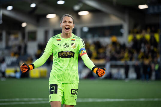 Häckens målvakt Jennifer Falk jublar