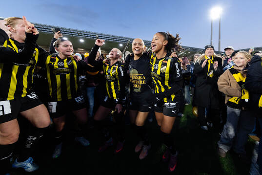 Häckens Emma Östlund, Hanna Wijk, Matilda Nildén och