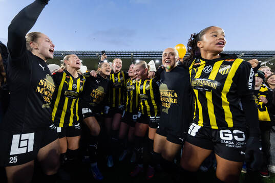 Häckens Mary Caroline Wickenheiser , Emilie Carlberg