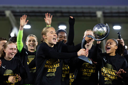 Häckens Paulina Nyström jublar med Kronprinsessan