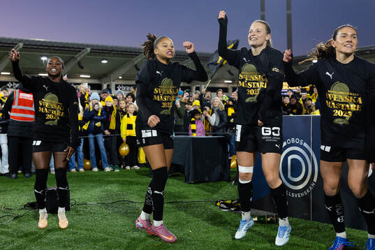 Häckens Monica Jusu Bah, Felicia Schröder, Anna Anvegård