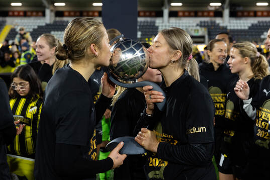 Häckens Paulina Nyström och fysioterapeut Mikaela