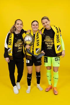 Häckens Elin Rubensson, Hanna Wijk och målvakt Jennifer