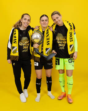 Häckens Elin Rubensson, Hanna Wijk och målvakt Jennifer