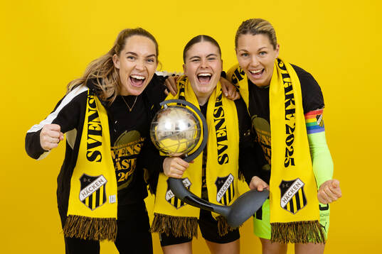 Häckens Elin Rubensson, Hanna Wijk och målvakt Jennifer