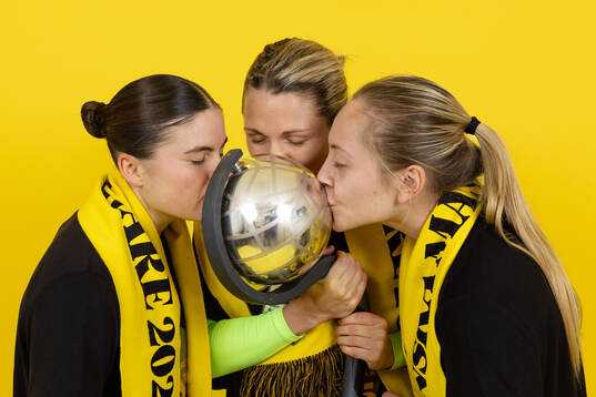 Häckens Hanna Wijk, målvakt Jennifer Falk och Alice