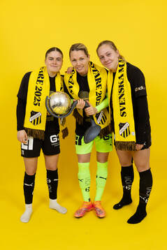 Häckens Hanna Wijk, målvakt Jennifer Falk och Alice