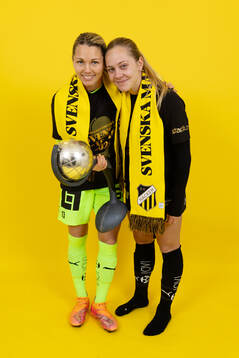 Häckens målvakt Jennifer Falk och Alice Bergström