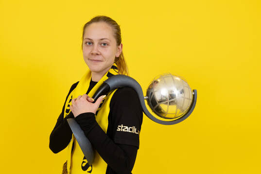 Häckens Alice Bergström poserar med Kronprinsessan