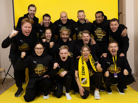 Häckens ledarstab jublar