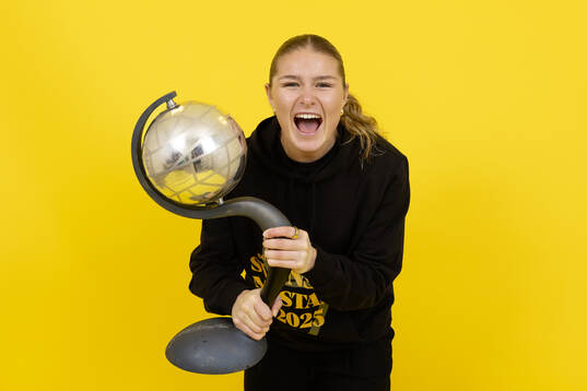 Häckens Emilie Carlberg Byrnak jublar med Kronprinsessan