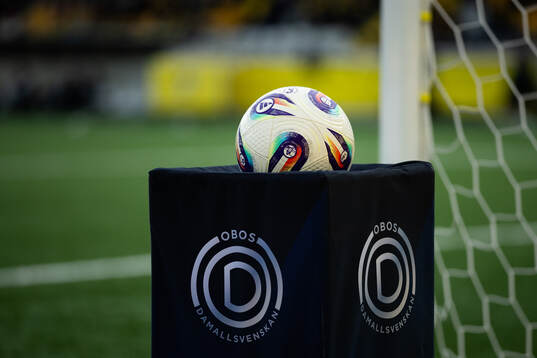 En matchboll på ett podie