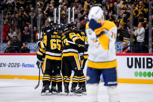 Erik Karlsson and Parker Wotherspoon of Pittsburgh Penguins