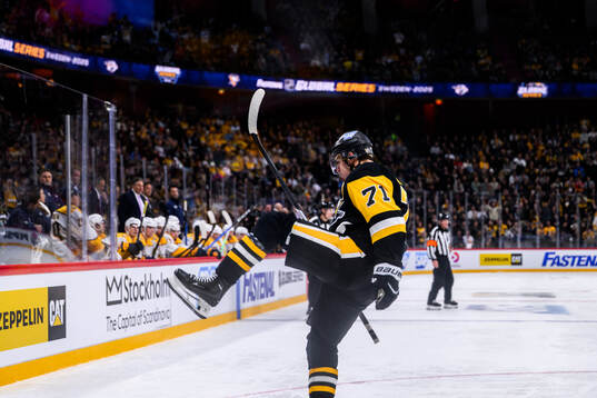 Evgeni Malkin of Pittsburgh Penguins celebrates
