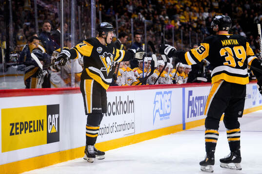 Evgeni Malkin of Pittsburgh Penguins celebrates the 0-2 goal