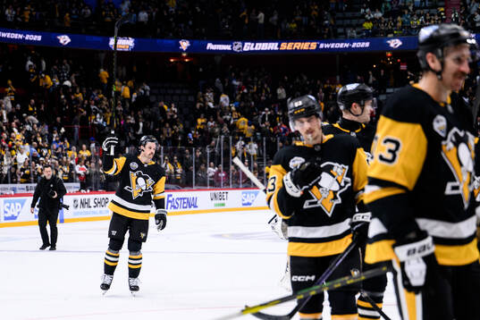 Erik Karlsson of Pittsburgh Penguins celebrates