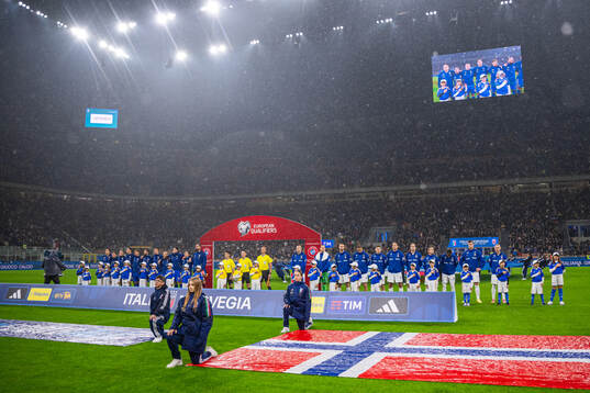 Players of Italy and of Norway