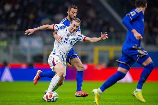 Bryan Cristante of Italy and Kristian Thorstvedt of Norway
