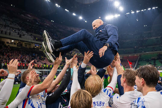 Head coach Ståle Solbakken and players of Norway celebrate