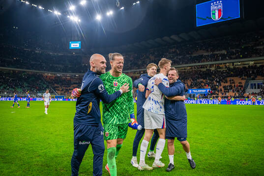 Kit manager Sigurd Ertsås, goalkeeper Ørjan Nyland,