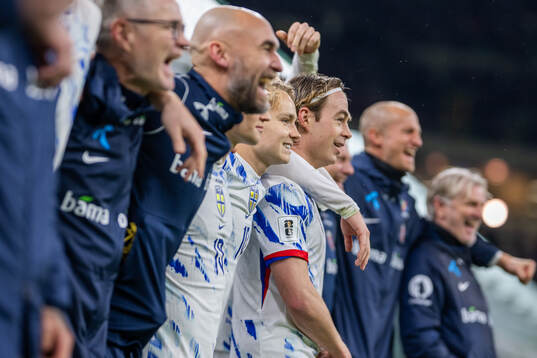 Andreas Schjelderup, Patrick Berg, players and staff of