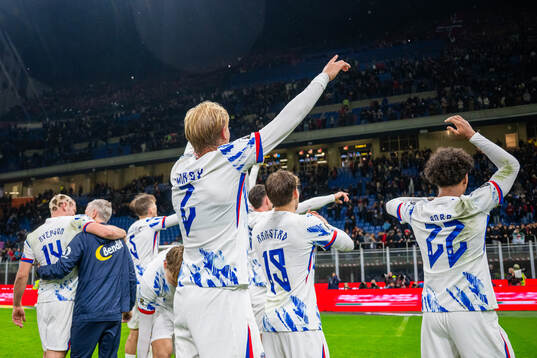 Morten Thorsby and players of Norway celebrate