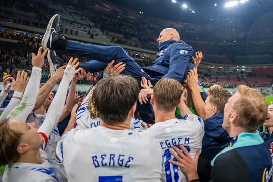 Head coach Ståle Solbakken and players of Norway celebrate