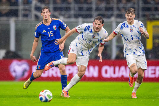 Sander Berge and David Møller Wolfe of Norway