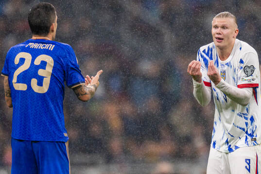 Gianluca Mancini of Italy and Erling Braut Haaland of Norway