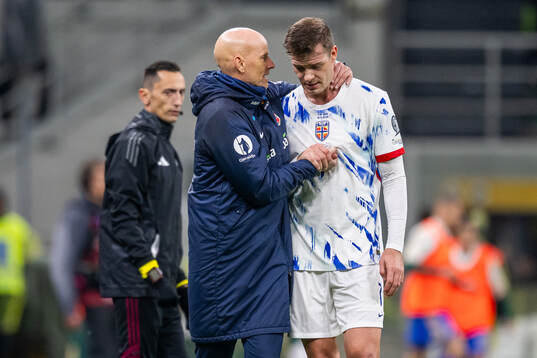 Head coach Ståle Solbakken and Alexander Sørloth of Norway