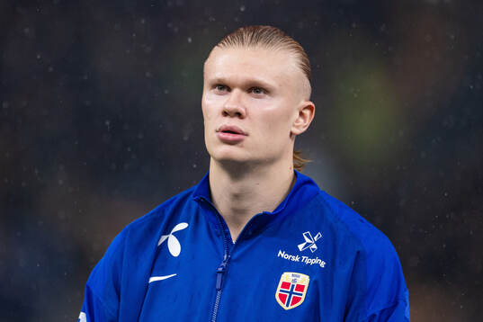 Erling Braut Haaland of Norway line up