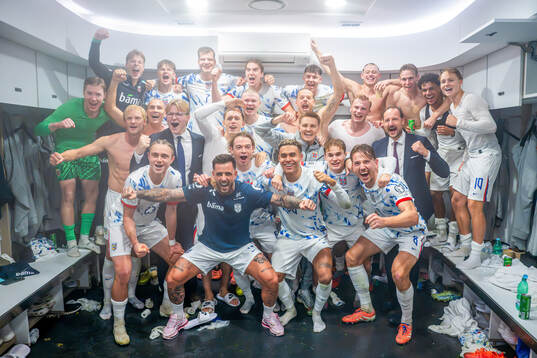 Players of Norway celebrate with Prince Sverre Magnus and