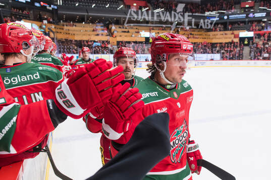 Modos Jesper Olofsson jublar