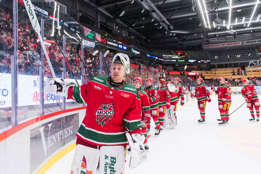 Modos målvakt Edvin Olofsson jublar