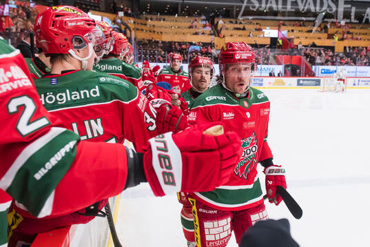 Modos Jesper Olofsson jublar