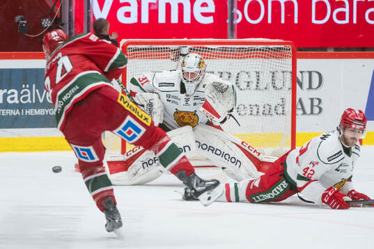 Moras målvakt Marcus Hellgren Smed och Kyle Topping