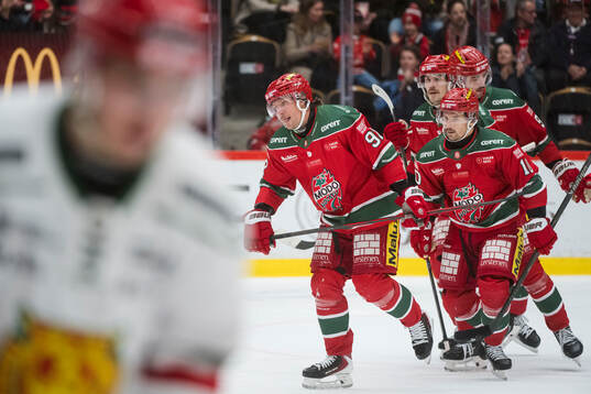 Modos Jesper Olofsson och Gerry Fitzgerald jublar