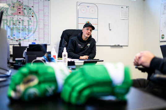 Assisterande sportchef Jacob Strandberg och assisterande