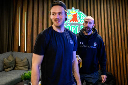 Filip Johansson och assisterande tränare Taylor Matson