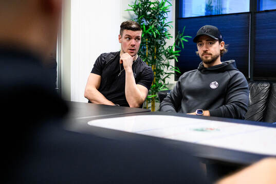 Fysioterapeut Christopher Alvengrip och fystränare Erik