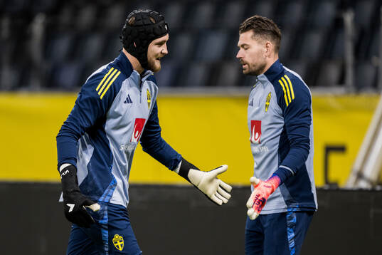 Goalkeeper Noel Törnqvist and goalkeeper Kristoffer
