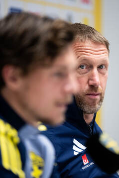 Victor Nilsson Lindelöf and head coach Graham Potter of