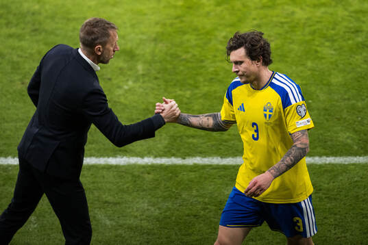 Head coach Graham Potter and Victor Nilsson Lindelöf of