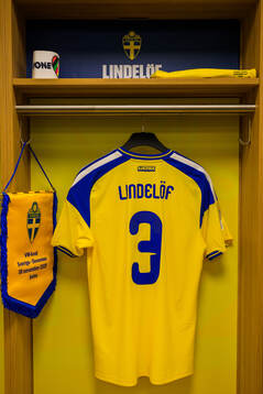 Jersey of Victor Nilsson Lindelöf in the dressing room of